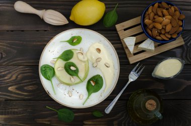 Waldorf salatası ahşap tablo, Natürmort