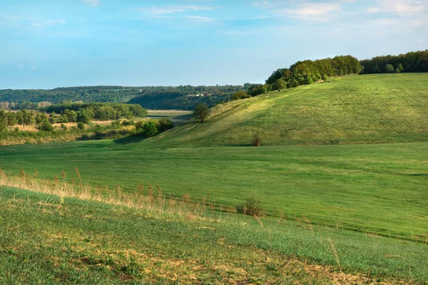 Bahar, yatay, yeşil tepeler