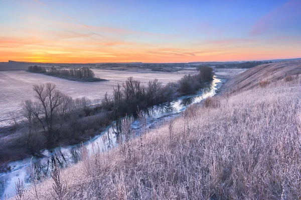 Morgonfrost Gräs Morgonfriskhet Kylan Bubblande Flod Harrfrost Kullarna Frost Träden — Stockfoto