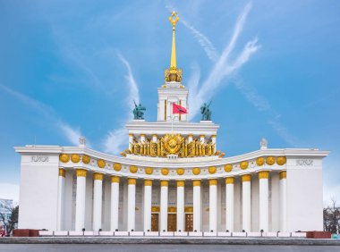 Moskova düzeni... başkentte yeni yıl dekorasyonu. Yeni yıl dekorasyonu. Şehir uyumuyor.Festivaller. 80 yıllık sergi Vdnh.Coat sütunları. Ussr.Moskova turnuva armaları. Kültür mirası. Popüler yer. Müze..