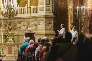 St. Stephen Katedrali içeriden yönetiliyor..
