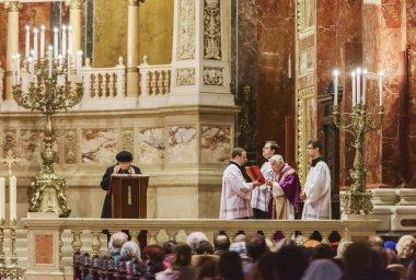St. Stephen Katedrali içeriden yönetiliyor..