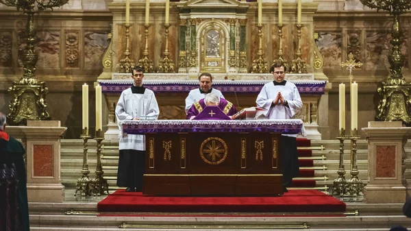 Stephen Cathedral Priests Conduct Service — Stock Photo, Image
