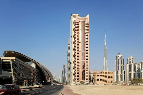 Вид на здания в центре Дубая - Бурдж Халифа и Дубай Малл Стоковое Фото