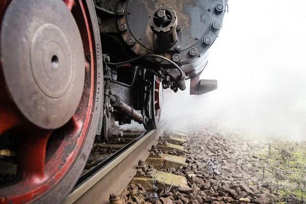 Trem histórico close-up com vapor — Fotografia de Stock