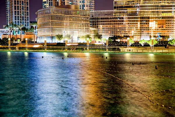 Fuente de Dubái no actuando por la noche — Foto de Stock
