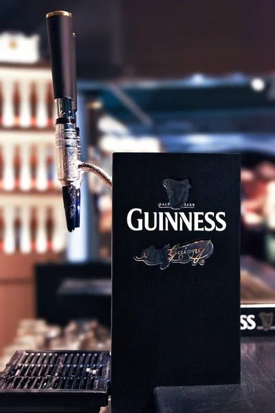 Contador de borrador Guinness en cervecería de almacén de quinness — Foto de Stock