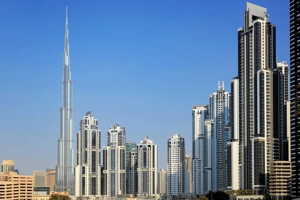 Vista sobre Burj Khalifa y apartamentos residenciales en Down Town, Dubai, Emiratos Árabes Unidos — Foto de Stock