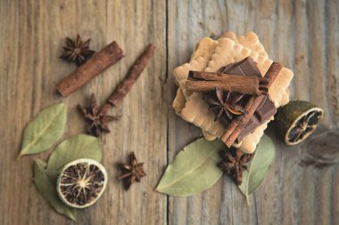 Noel bisquits arka plan, Noel ışıkları ile yakın çekim