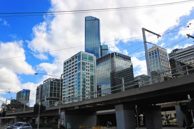 Görünüm üzerinde bir merkezi iş bölgesi, William Street, Melbourne Victoria, Avustralya