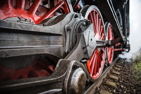 Histórico primer plano del tren con vapor —  Fotos de Stock