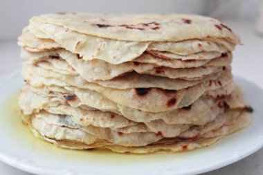 Slovakya Bayramı sırasında yapılan özel patates hamur krep yığını