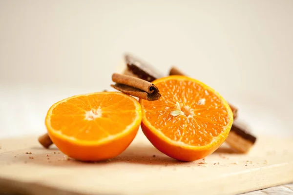 Palitos de naranja y canela en rodajas — Foto de Stock