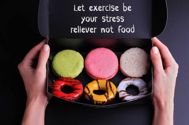 İlham motivasyon quotelet egzersiz, stres giderici yemek değil olması. Diyet, spor, Fitness, Mindfulness, sağlıklı yaşam konsepti.