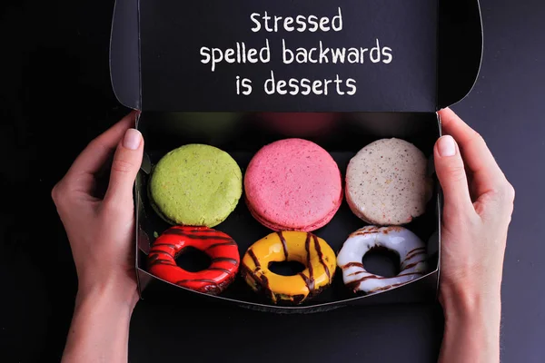 Inspiration motivation citation Stressé orthographié à l'envers est desserts. Régime alimentaire, pleine conscience, mode de vie sain concept . — Photo