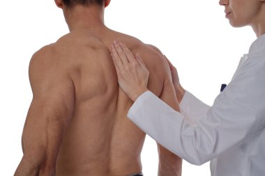 Chiropractic, osteopati, dorsal manipülasyon. Terapist adamın sırtına iyileştirici tedavi yapıyor. Alternatif Tıp, ağrı Rölyef kavramı üzerinde beyaz izole.