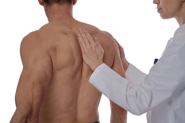 Quiropráctica, osteopatía, manipulación dorsal. Terapeuta haciendo tratamiento curativo en la espalda del hombre. Medicina alternativa, concepto de alivio del dolor aislado en blanco . — Foto de Stock