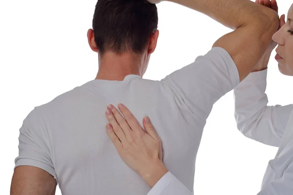 Quiropráctica, osteopatía, manipulación dorsal. Terapeuta haciendo tratamiento curativo en la espalda del hombre. Medicina alternativa, concepto de alivio del dolor aislado en blanco . — Foto de Stock