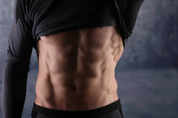 Cuerpo muscular del hombre atlético fuerte, torso, depilación y seis abdominales de primer plano, espacio para copiar —  Fotos de Stock