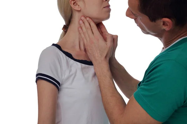 Les femmes contrôlent leur glande thyroïde. Soins de santé et concept médical isolé sur blanc . — Photo