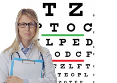 Kadın doktor göz doktoruna gülümseyen portresi. Görme testi. Vizyon Bakımı