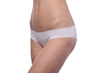 İnce kadın vücut şekli. Güzel erkek izole beyaz iç çamaşırı giyiyor. Sağlıklı vücut, gövde, ince bel, göbek, karın kadar yakın. Spor, fitness, diyet sonuçları.