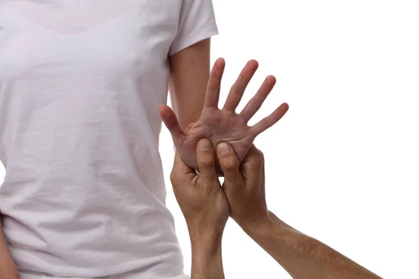 Acupressão. Terapeuta fazendo tratamento de cura na mão da mulher. Medicina alternativa, conceito de alívio da dor — Fotografia de Stock