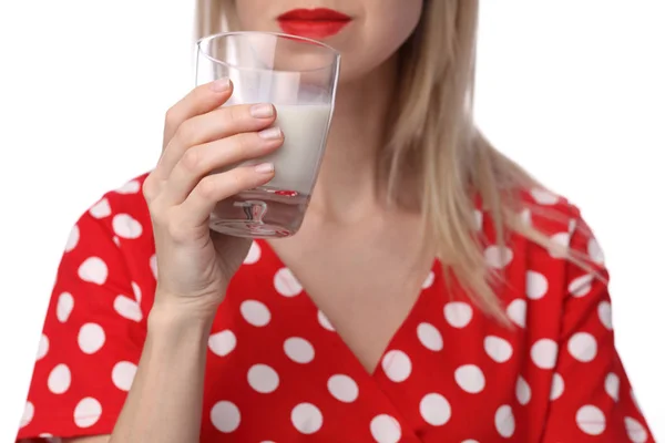 Mujer bebiendo leche / yogur. Concepto de productos lácteos —  Fotos de Stock