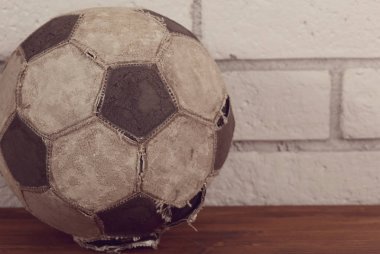 Eski futbol, futbol topu kullanılır. Antika arka plan.