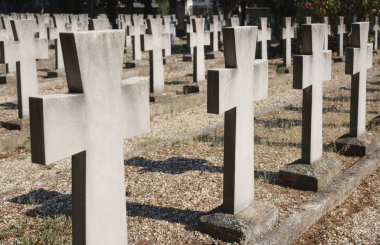 Selanik mezarlığı, boş mezar taşı.