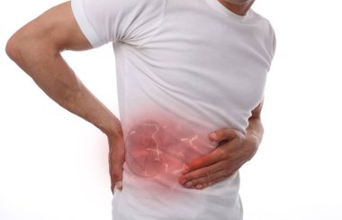 Böbrekleri ağrıyan bir adam, urolithiasis hastalığı
