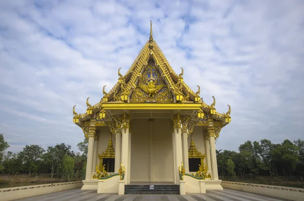 Храм на корабле, Ват Бан На Муанг, Убон Ратчатани, Таиланд — стоковое фото