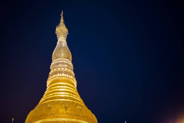 28 Aralık 2016 Shwedagon pagoda, yangon, myanmar, geceleri görüntülemek
