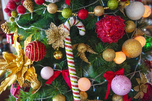 Albero Natale Decorare Con Palline Regali Caramelle Luci — Foto Stock