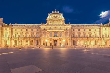 Louvre Müzesi Paris, Fransa'nın orta.