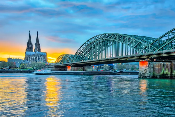 Sunset view of Cologne Cathedral in Cologne, Germany — Stock Photo, Image