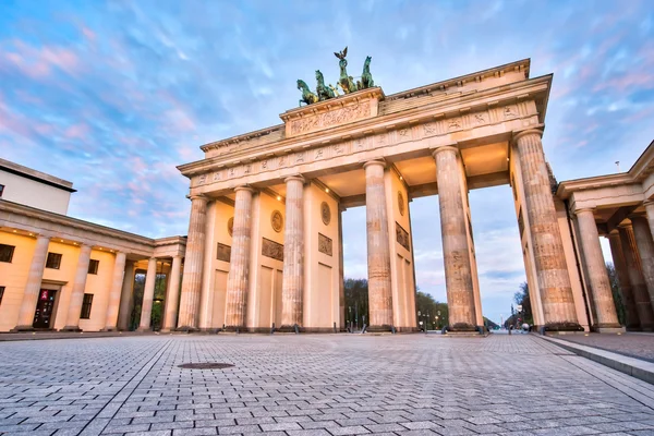 Brandenburg gate en Berlín, Alemania — Foto de Stock