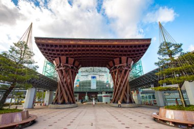 Jr Kanazawa istasyonu Kanazawa, Japonya'da Tsuzumi kapıda