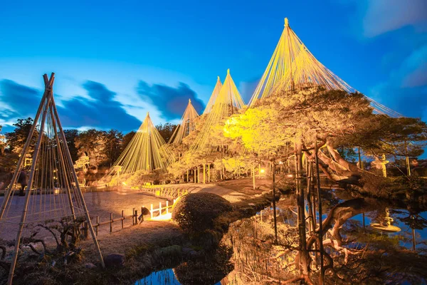 Illuminazione del Kenrokuen Garden e del Kanazawa Castle Park a Kanazaw — Foto Stock