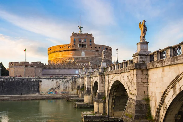 Saint Angel Castle and bridge over the Tiber river in Rome, Italy — Stock Photo, Image