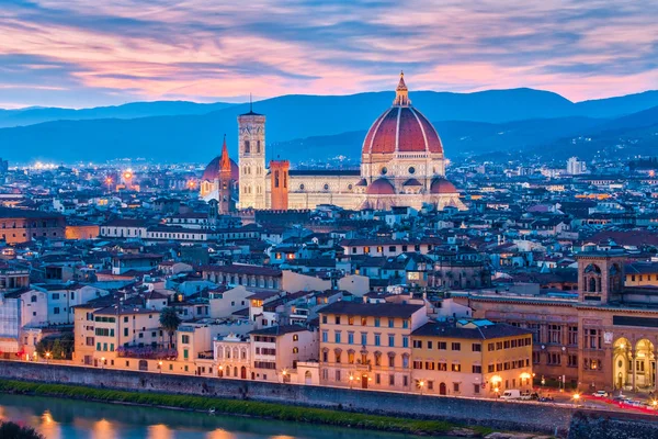 Ніч Флоренції skyline в Флоренція, Флоренція, Італія — стокове фото