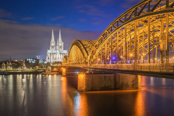 Köln, Almanya Köln Katedrali gece görünümü — Stok fotoğraf