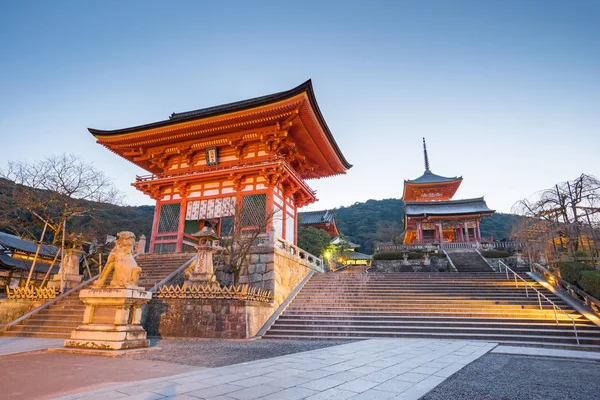 Mañana en Kyoto con Kiyomizu dera templo en Japón — Foto de Stock