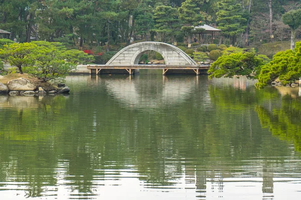 Shukkeien el jardín de estilo japonés en Hiroshima, Japón — Foto de Stock