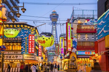 Tsutenkaku Kulesi Shinsekai bölgesinin Osaka, Japonya