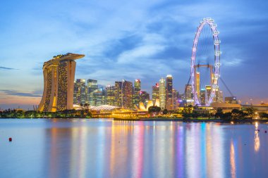 Singapur şehir manzarası ve Bay Singapur görünümü