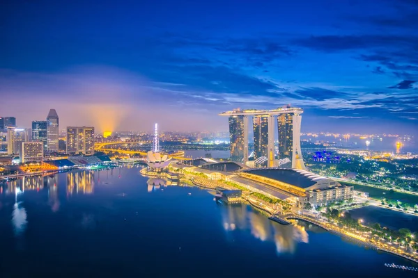Ciudad de Singapur skyline y vista de la bahía en Singapur — Foto de Stock