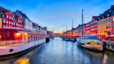 Nyhavn onun pitoresk Limanı eski yelkenli gemi ve co ile