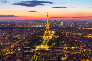 Eyfel Kulesi Paris şehir manzarası, gece Fransa ile