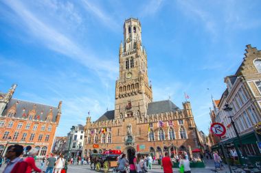 Çan kulesine Bruges Pazar Meydanı Bruges, Belçika